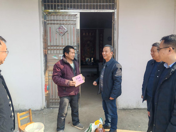 涂光辉深入乡村振兴帮扶村走访慰问困难群众并调研指导驻村帮扶工作