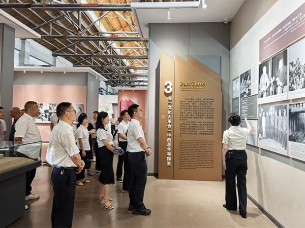 追寻先辈足迹汲取奋进力量 ——明升ms88集团本部党支部赴陈云工作车间联合开展主题党日活动